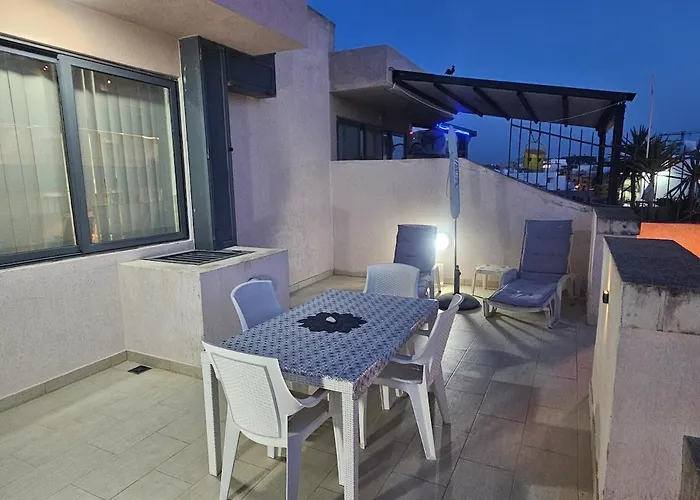 Sunny Penthouse Close To Bugibba Square Appartement