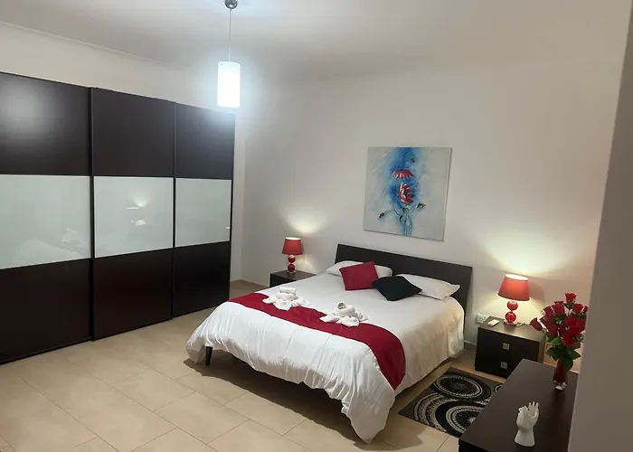 Sunny Penthouse Close To Bugibba Square Appartement *