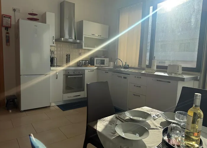 Sunny Penthouse Close To Bugibba Square Apartment *