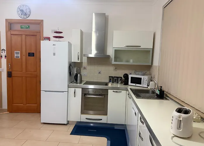 Sunny Penthouse Close To Bugibba Square