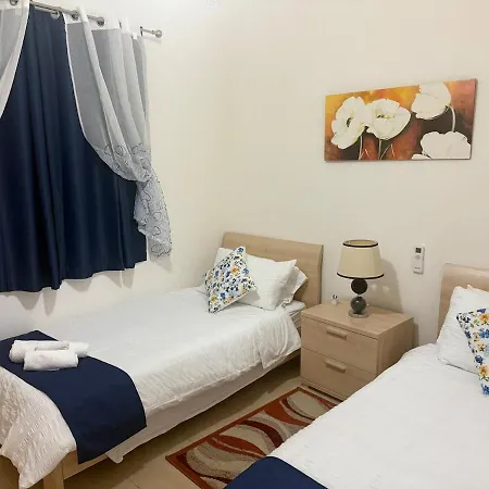 Sunny Penthouse Close To Bugibba Square アパート